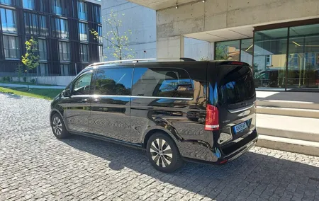 Private Airport Transfer from Porto to Peniche