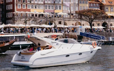 Porto: 2h Private Tasting (1 to 8 people) on the Douro River