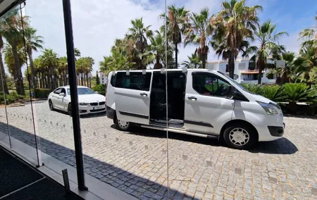 Private transfers between Seville and Porto