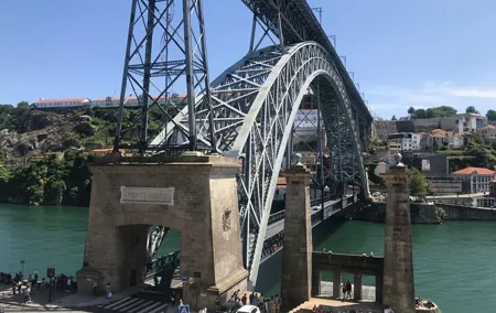 Half day in Porto with Port Wine Cellar Visit and Tasting