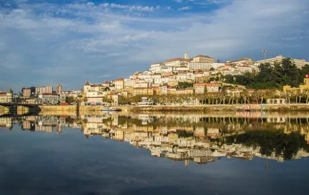 Private Tour: Aveiro and Coimbra with Lunch and Boat Cruise