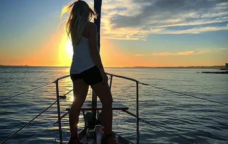 2 Hour Lisbon Sunset and Wine Sailing Tour