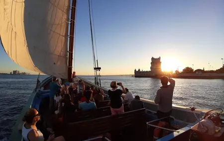 2-Hour Lisbon Traditional Boats Sunset Cruise with White Wine