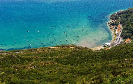 Arrabida and Sesimbra Small-Group Day Trip from Lisbon with Wine Tasting