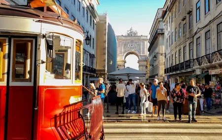 Lisbon Historic City Tour by Tuk-Tuk