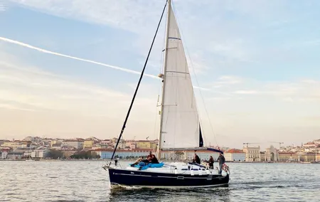 Lisbon: Private Sailing Tour Along the Tagus River