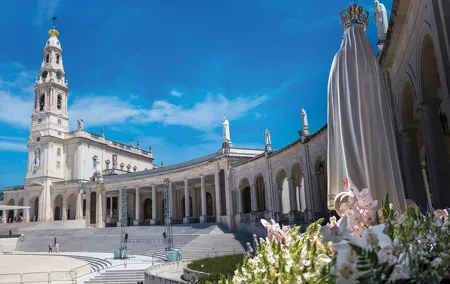 Small Group Tour to Fátima, Batalha, Nazaré and Óbidos from Lisbon