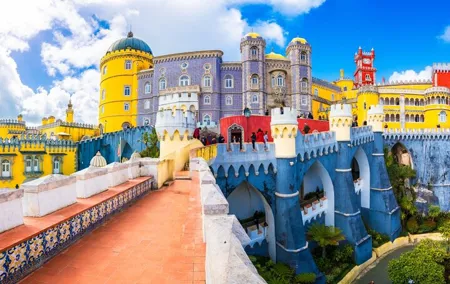 Lisbon: Sintra, Pena, Regaleira, Cabo Roca Coast and Cascais 8h