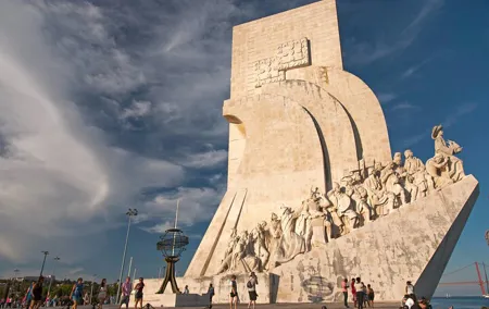 Lisbon Golden Age Private Minivan Tour with Local Guide