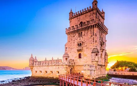 Private transfer from Lisbon to Porto with Tour in 5 cities
