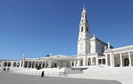 Fátima Batalha Alcobaça Nazaré ( Big Waves) and Óbidos from Lisbon Private Tour