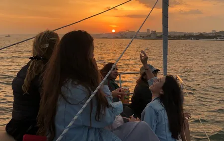 Sailing tour to the sunset in Lisbon