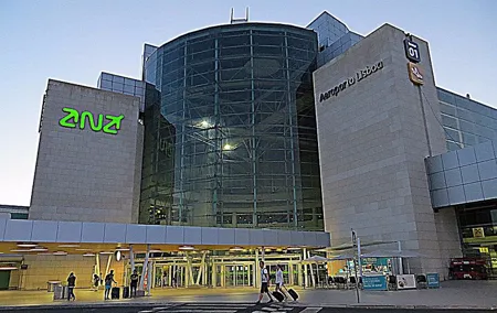Private ONE WAY arrival OR departure transfer from/to Lisbon AIRPORT - CITY