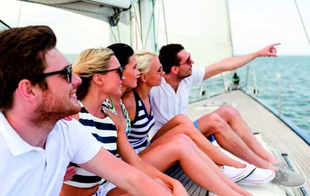 Lisbon Sailing Tour: 2-Hour Cultural Scenic Cruise with Wine