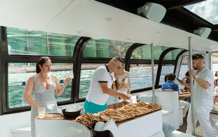 Lisbon Sangria – Exclusive Luxury Cruise with Pizza & Music
