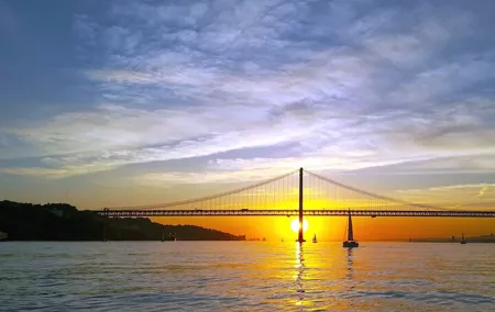 Lisbon Small Group Sunset Sailing 2h Cruise with Drinks Included