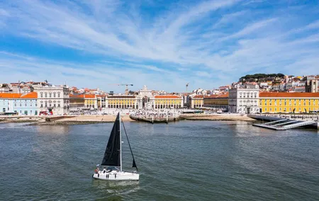 Private sailboat tour in Lisbon