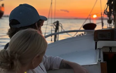 Romantic Sunset Sailing Experience in Lisbon