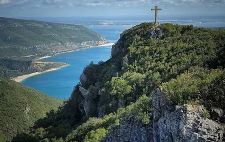 Lisbon: Tour to Setúbal, Arrábida and Aolião, with wine tasting!