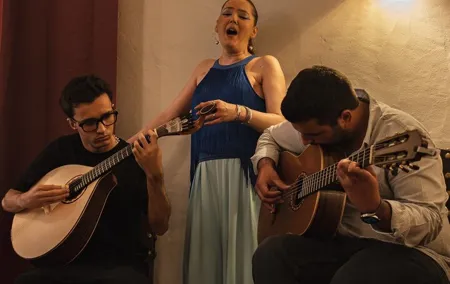 Lisbon: Dinner with Rising Stars of Fado at Canto do Poeta