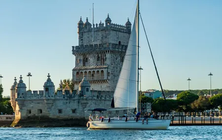 Lisbon boat tour with drinks