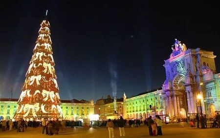 Private Christmas Lights Tuk Tuk Tour in Lisbon