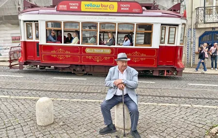 Alfama: The Kaleidoscopic District - Private Walking Tour