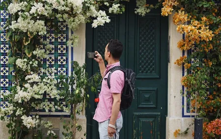 Small Group Walking Tour in Lisbon