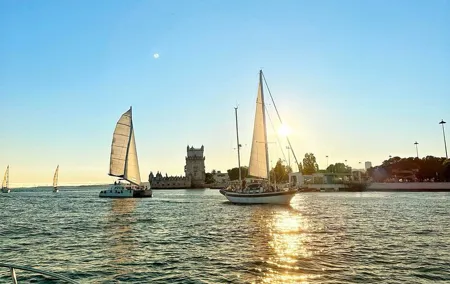 Private boat tour in Lisbon with a drink