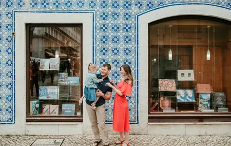 Private Vacation Photography Session with Local Photographer in Lisbon