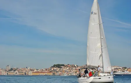 Lisbon Small Group Day Cruise with Historic Commentary & a Drink