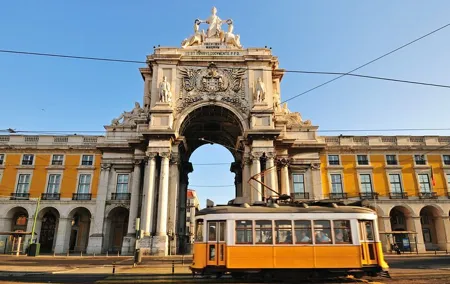 Lisbon Scavenger Hunt and Highlights Self-Guided Tour