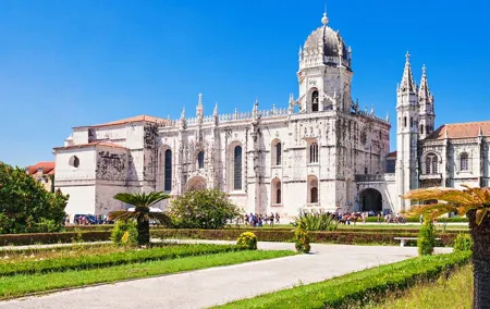Lisbon Private Tuk-Tuk Tour Viewpoints History & Old Town