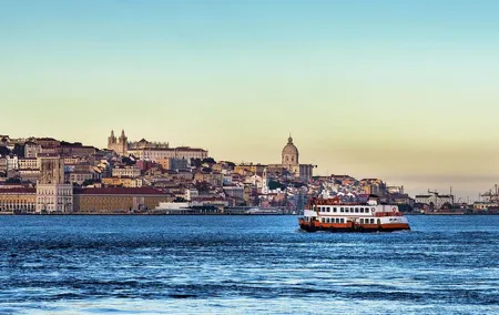Two-Hour Private Sailing Trip in Lisbon