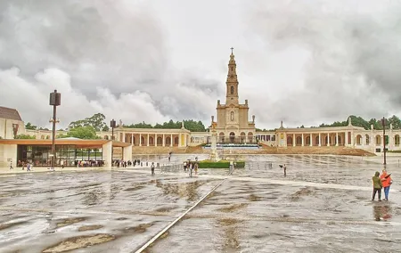 Small group Day Trip to Fatima, Batalha Nazare and Obidos from Lisbon