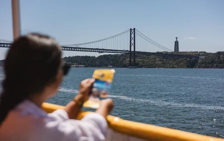 Lisbon Hop-On Hop-Off Bus Tour and River Cruise