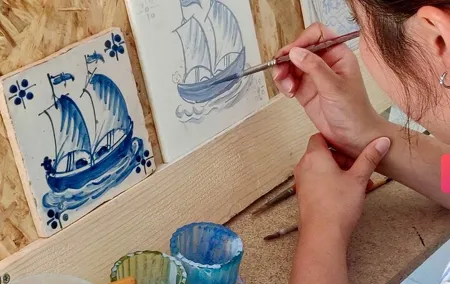 Private Traditional Tile Painting, Wine & Sesimbra Tour – Lisbon