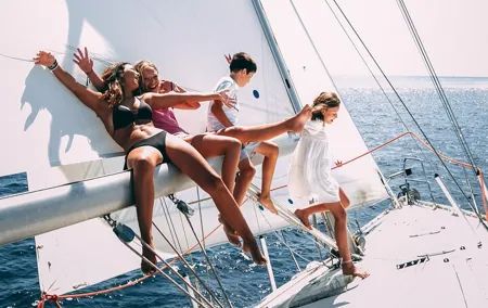 2h Private Group - Exclusive Boat Tour with Local Sailors