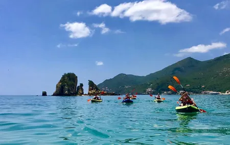 The Lisbon Kayak Day Tour (transport & picnic at beach)