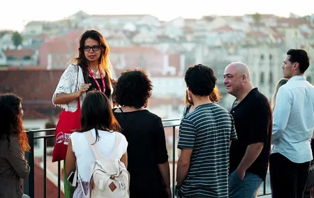 Private Tour: Lisbon Sunset Walking Tour with Fado Show and Dinner