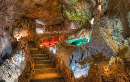 Natural Caves - Alcobaça - Nazaré - West Coast - Óbidos start in Lisbon private