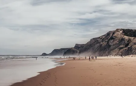 Private transfer from Lisbon to Faro with 2 hours for sightseeing