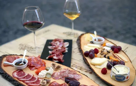Private Lisbon Tour with Premium Portuguese Wine and Tapas Tasting