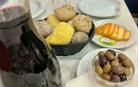 Private food tour gastronomy in lisbon with Ten tastings