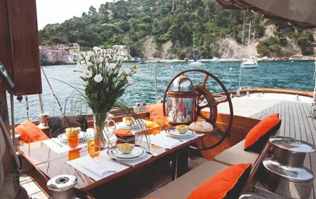 Sail & Dine Sailboat Tour With Sunset