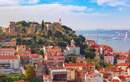 Lisbon:Old Town Tour by Tuk Tuk.