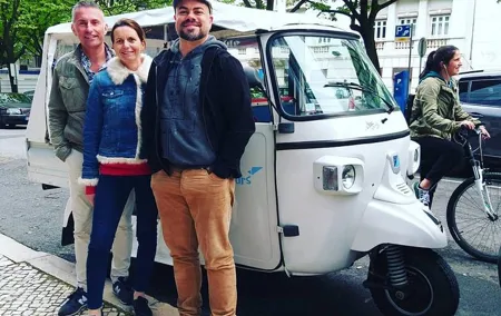 Tuk tuk Lisbon a discovery à la carte without fatigue. Lisbon differently.01