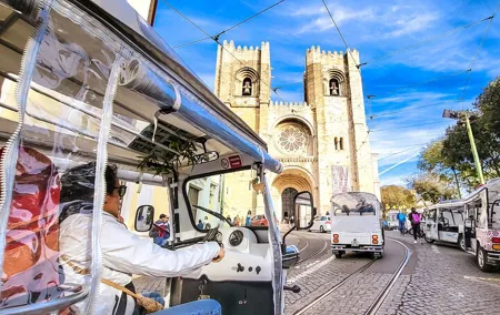 Lisbon tour Oldtown & Viewpoints on a tuktuk