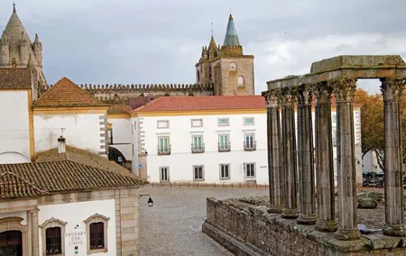 Discover Évora: Private Historical Tour from Lisbon