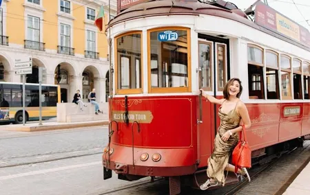 Photoshoot with a professional photographer in Lisbon